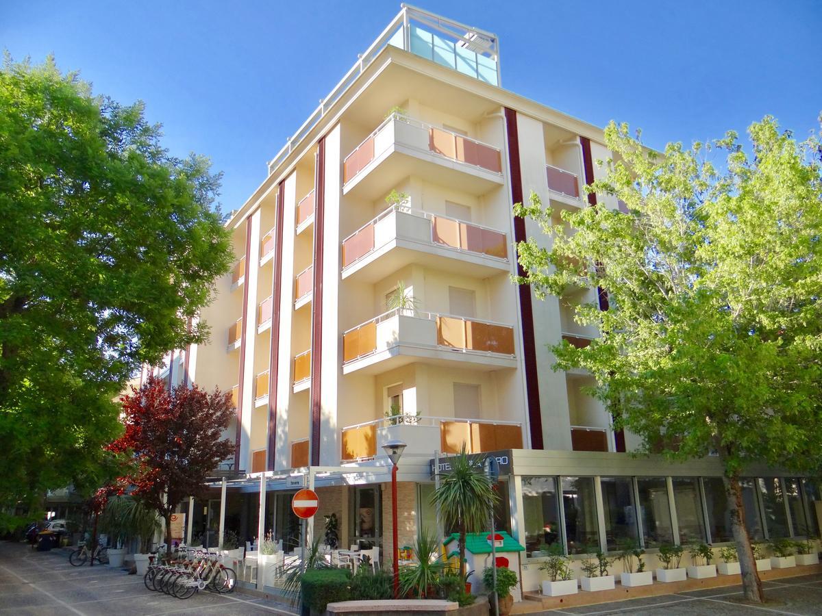 Hotel Aquila D'Oro มิซาโน อาดรีอาติโก ภายนอก รูปภาพ